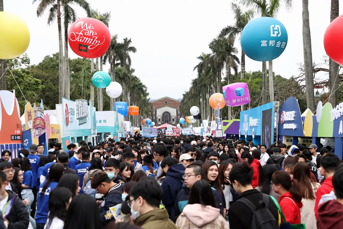 人力銀行：電金業畢業生起薪中位數3.7萬 高其他12%